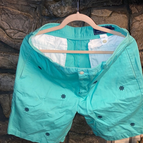 Vineyard Vines Other - Vineyard Vines shorts size 33. Great condition